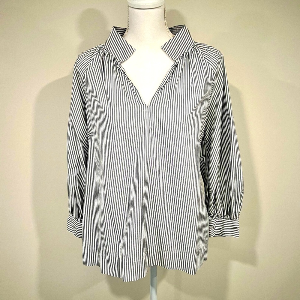 ANN MASHBURN popover shirt. Grey/white stripe w/ standup collar. Size S.